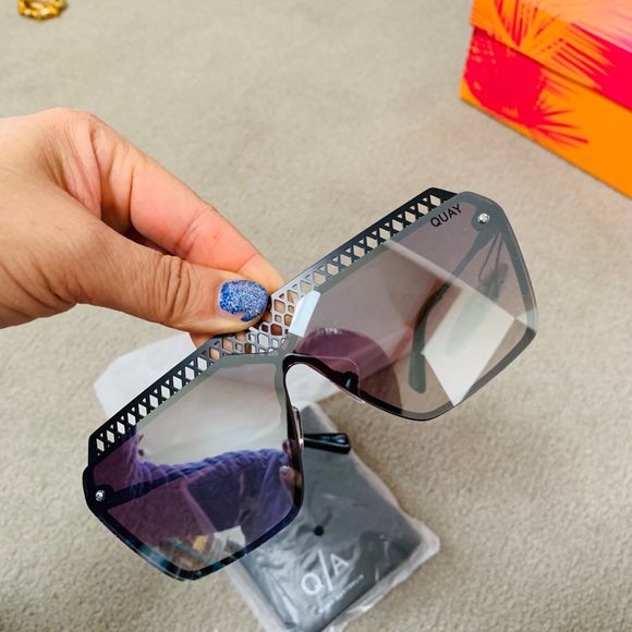 Flash sale Quay sunglasses 🕶 - Picture 3 of 5